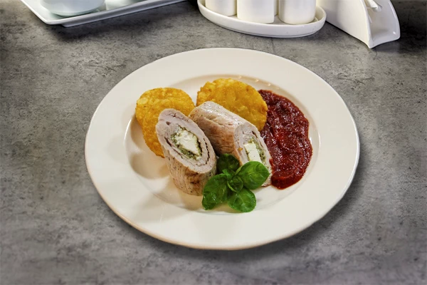 PUREĆA ROLICA SA PESTOM I SALAKIS SIROM